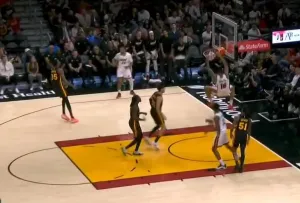 49图库官网首页-凯沙德-约翰逊双手暴扣连拿4分，热火次节领先老鹰16分